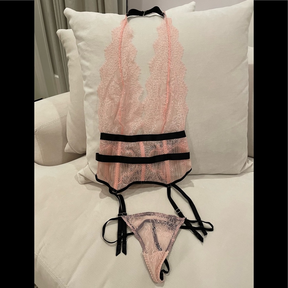 ❤️BRAND NEW GORGEOUS PEACH SEE-THROUGH FINE LACE BUSTIER W/SEXY STRING PANTIES